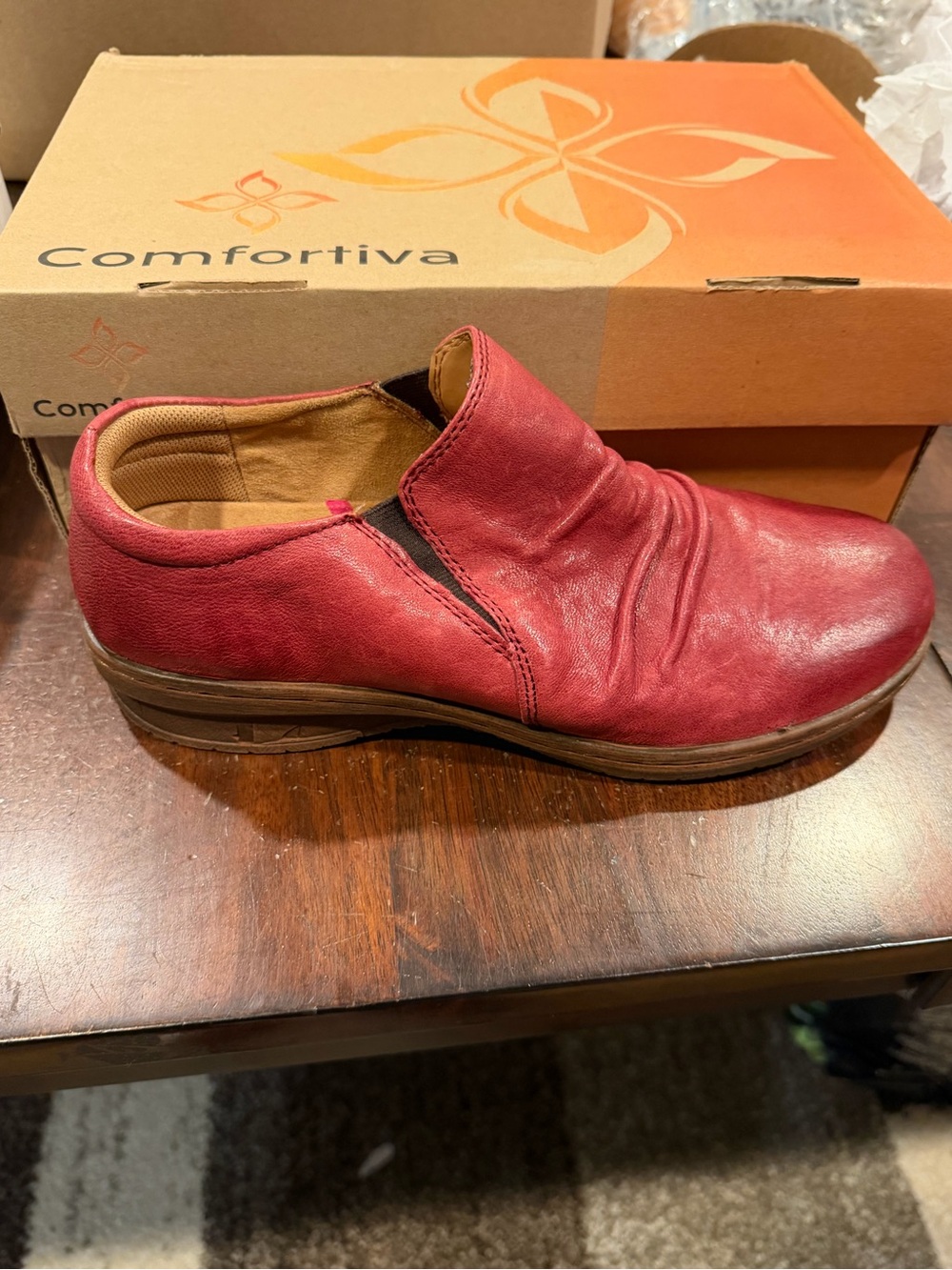 Comfortiva Women’s Florian Slip On Clog Shoes red Leather Size 11 Narrow